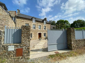 Stone house typical of the Pays de Rance, 900m from the beach